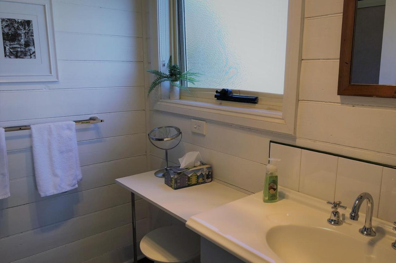 Binalong Beach Cottage Beachfront At Bay Of Fires Next To Restaurant Binalong Bay Buitenkant foto