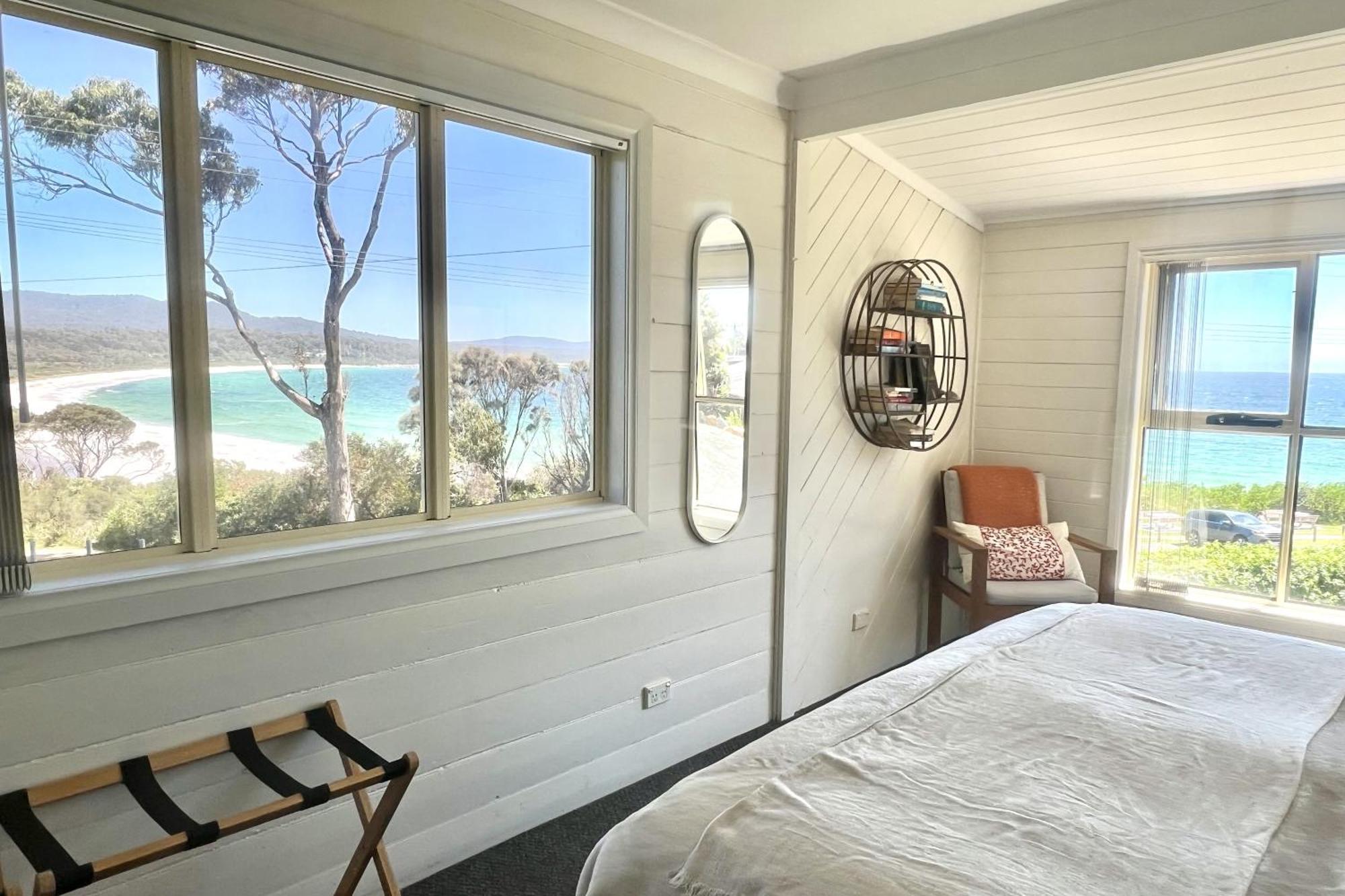 Binalong Beach Cottage Beachfront At Bay Of Fires Next To Restaurant Binalong Bay Buitenkant foto